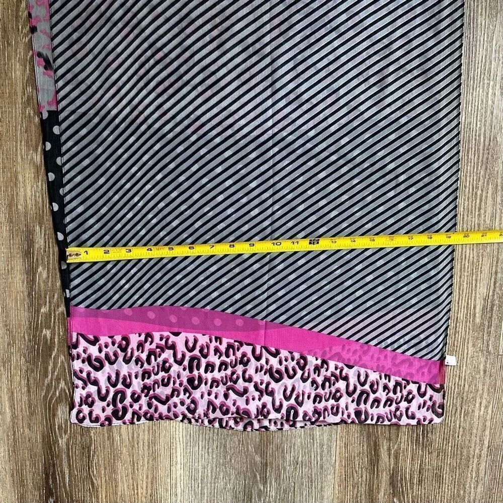 Pink cheetah pattern scarf - Picture 4 of 7